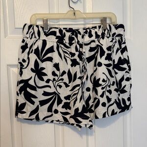 Time and Tru Black and White Floral High Waist Drawstring Shorts